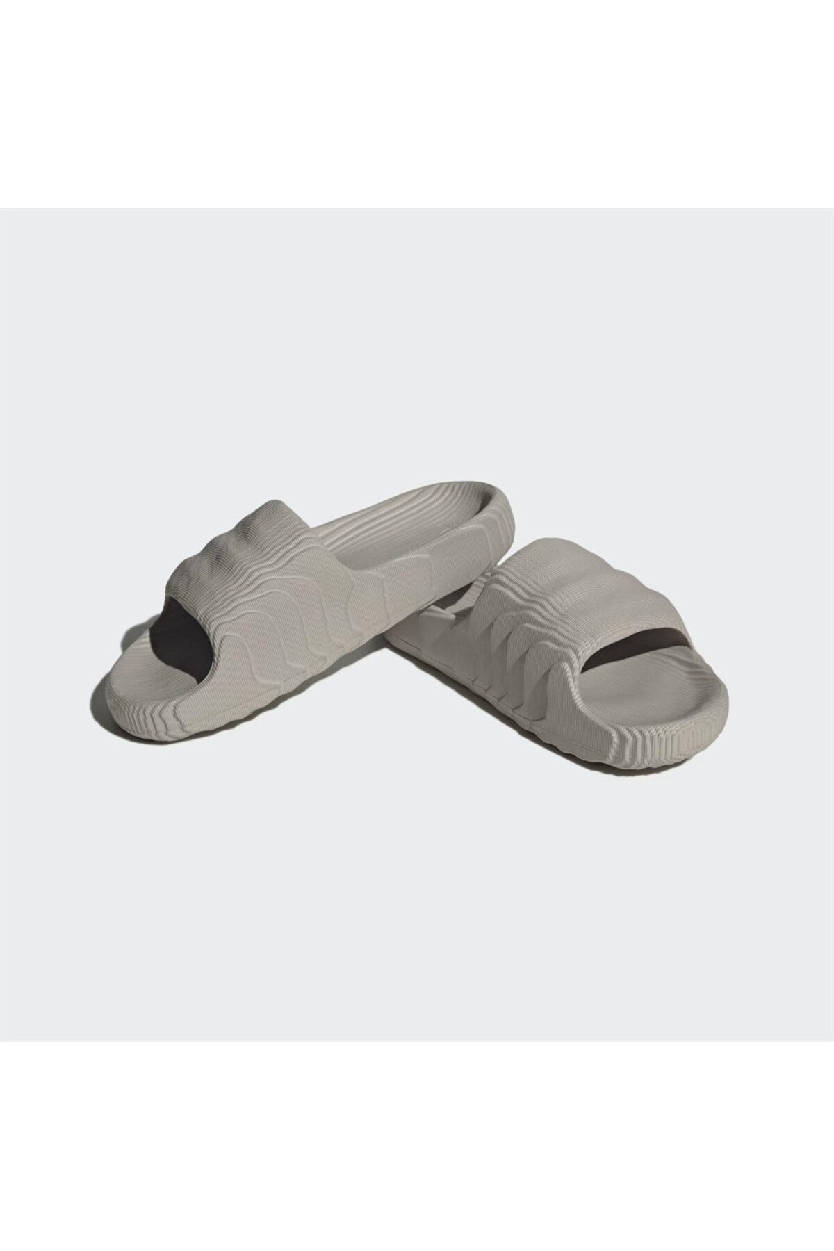 شبشب adidas لون بيج