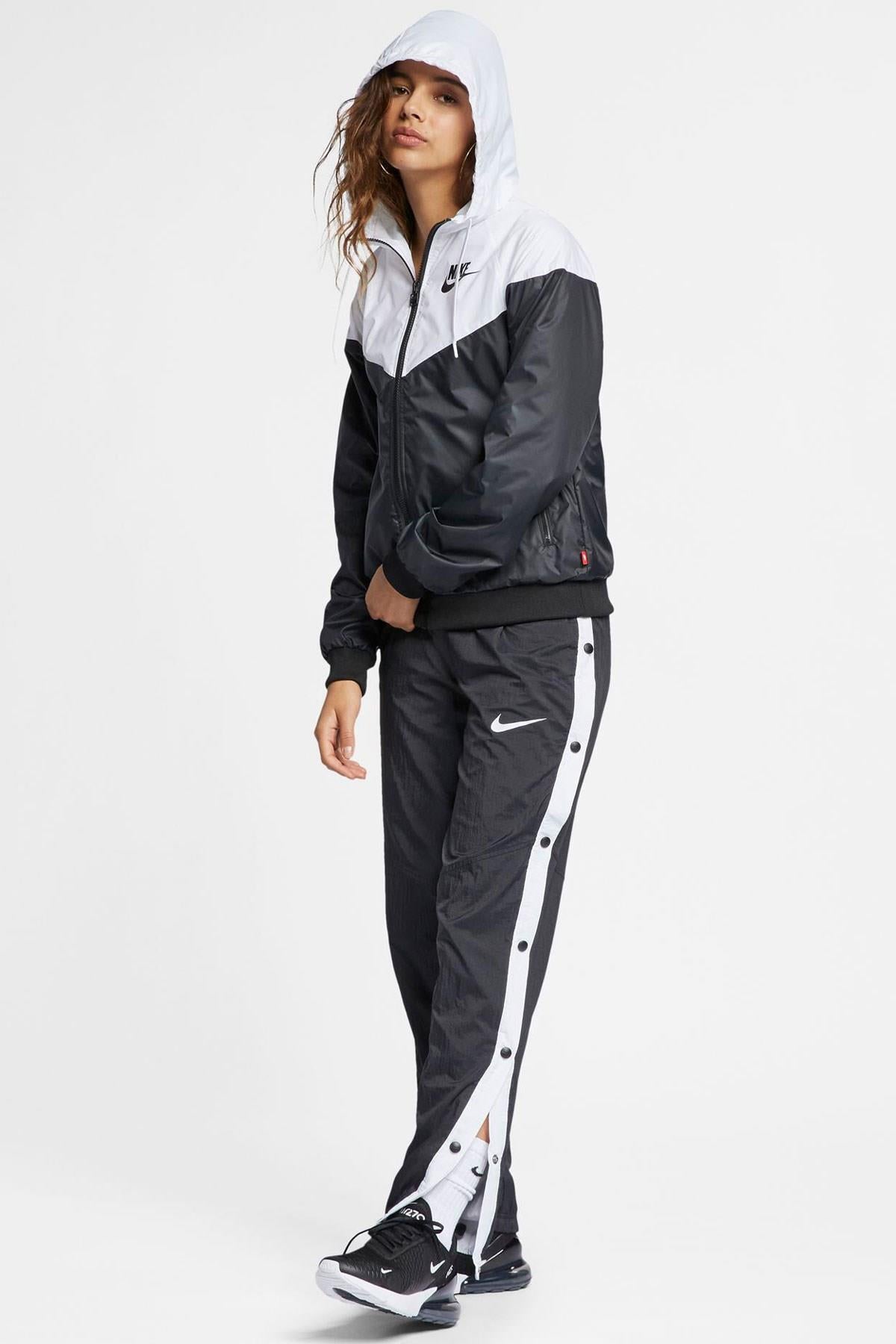 معطف واق من المطر & الرياح Nike لون أسود