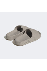 شبشب رياضي adidas لون بني