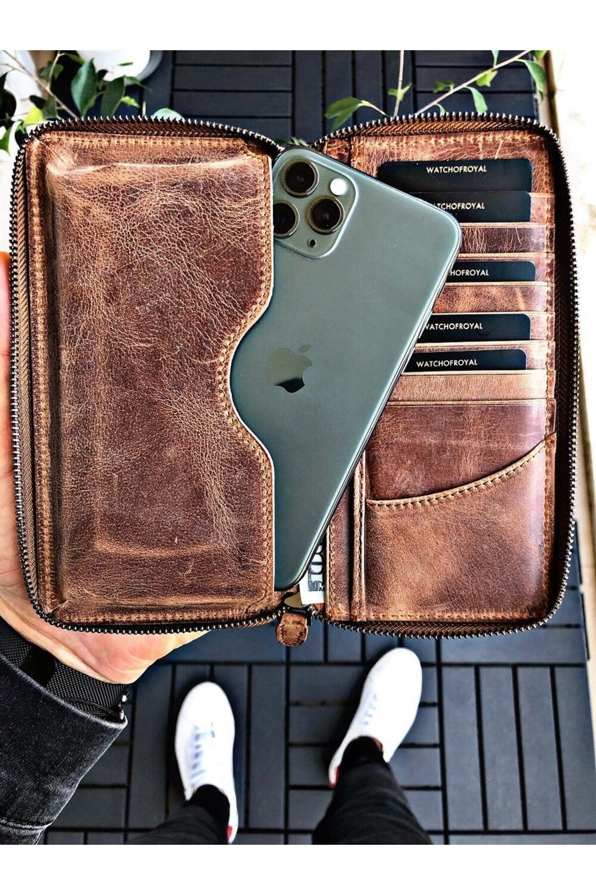 محفظة WATCHOFROYAL لون بني