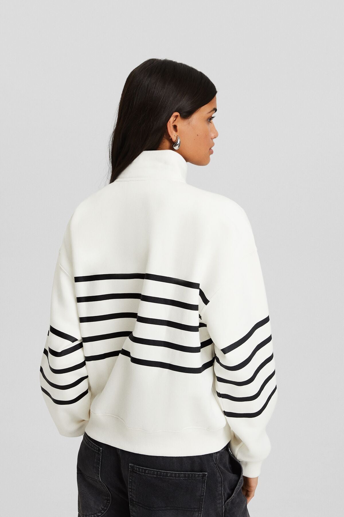 هودي Bershka لون أبيض