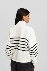 هودي Bershka لون أبيض