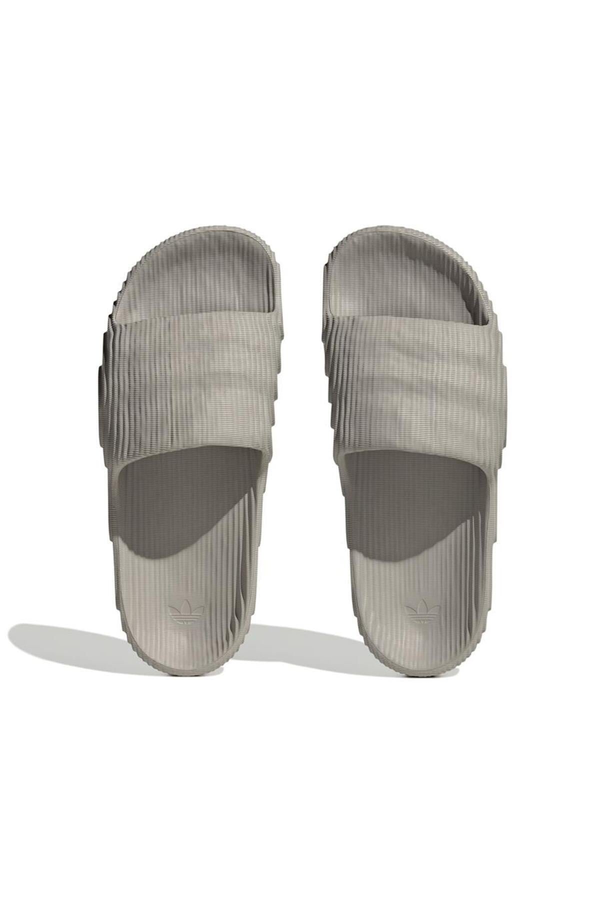 شبشب adidas لون بني