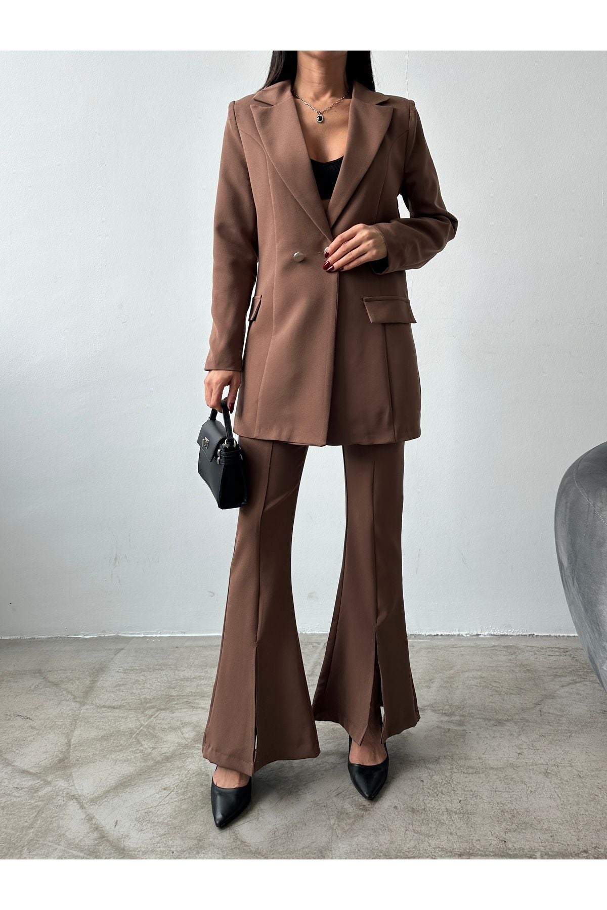 بدلة Female Clothing لون بني
