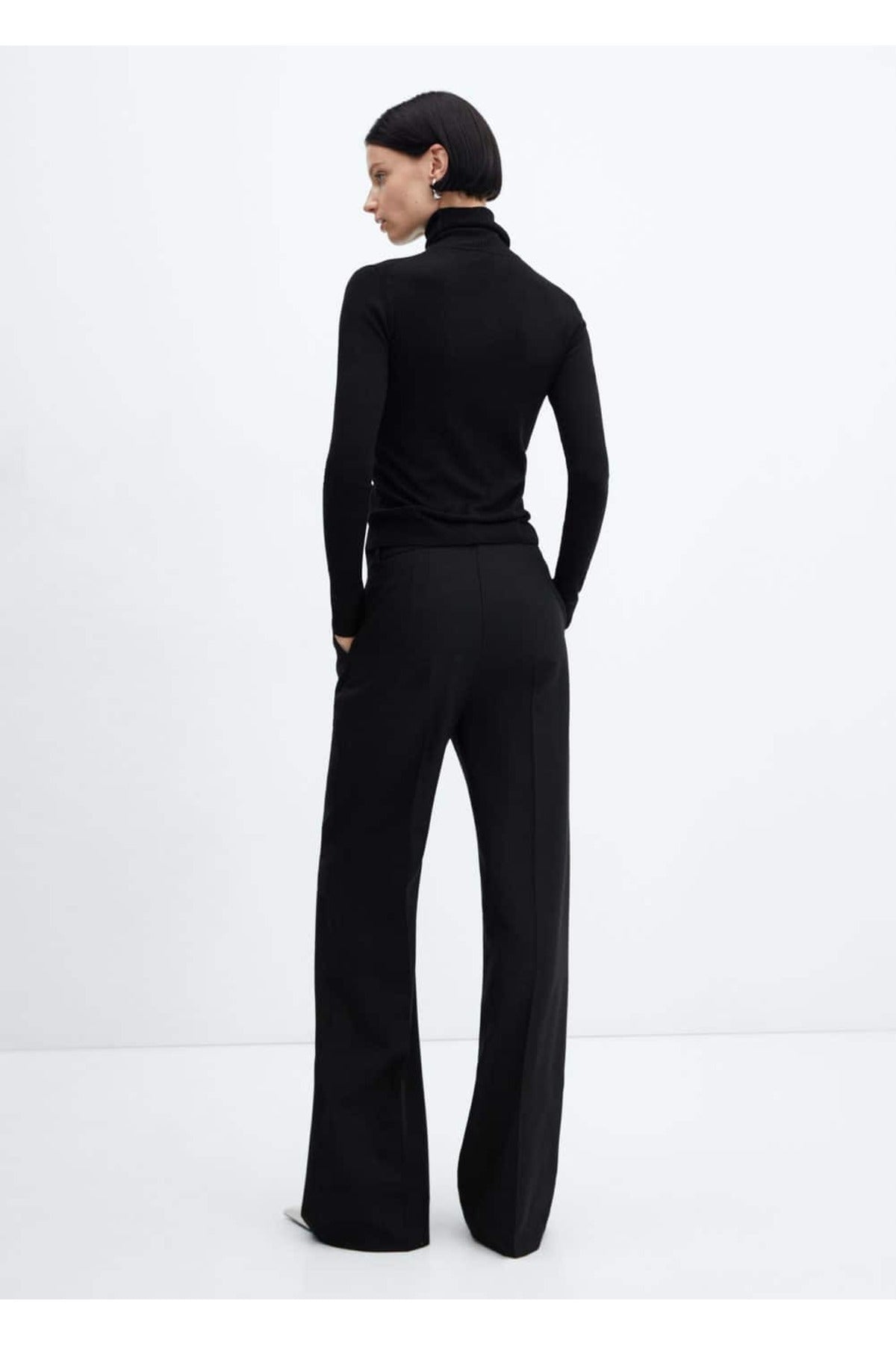 كنزة MANGO لون أسود