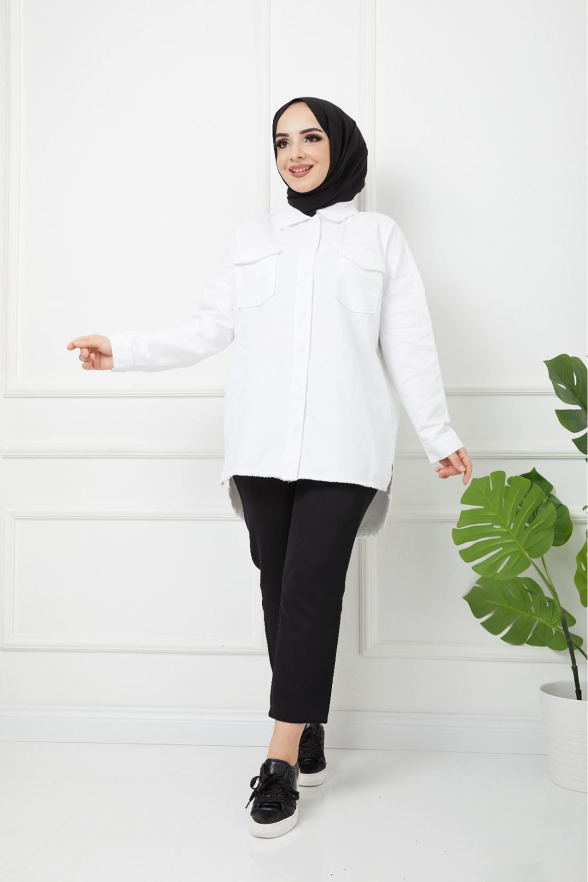 جاكيت VELLICHOR لون أبيض