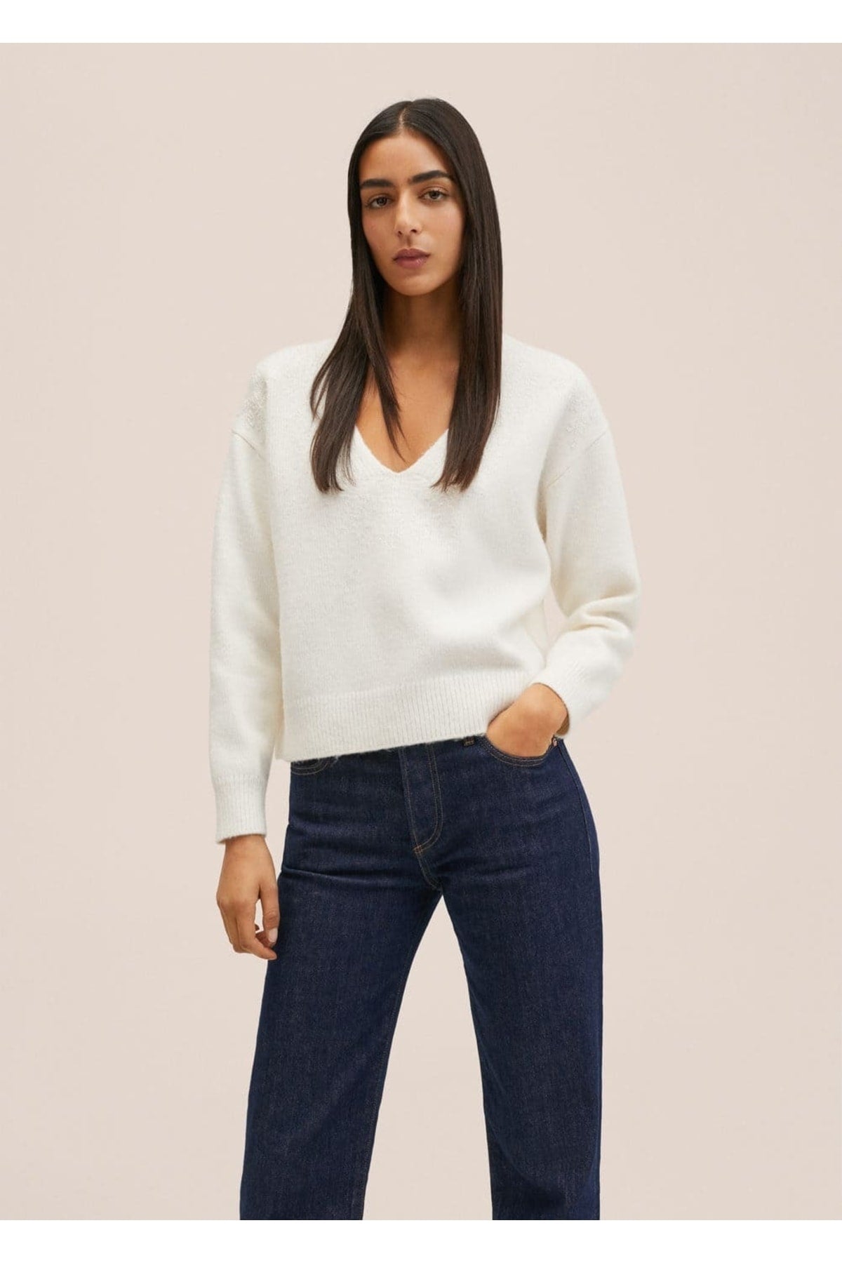 كنزة MANGO لون بيج فاتح