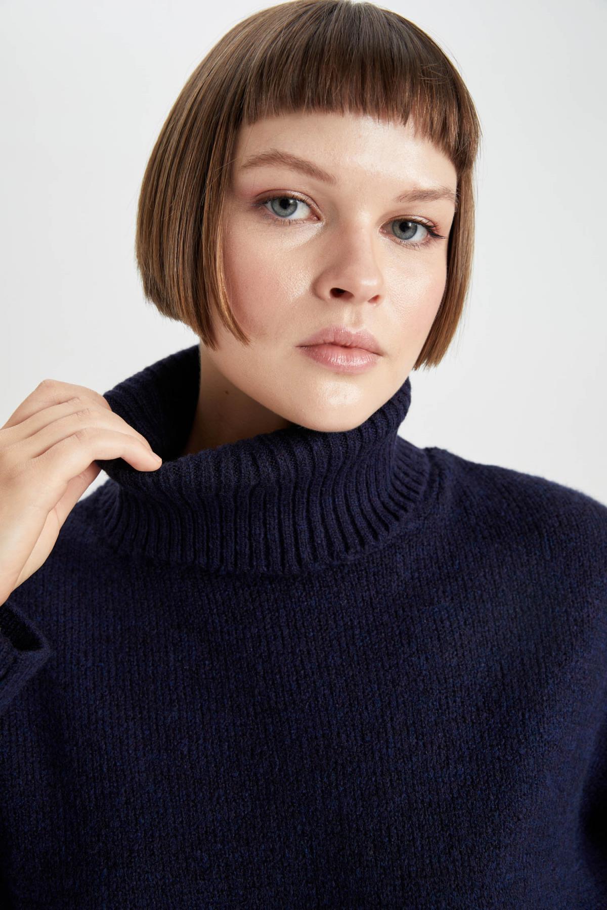 كنزة Defacto لون أزرق غامق