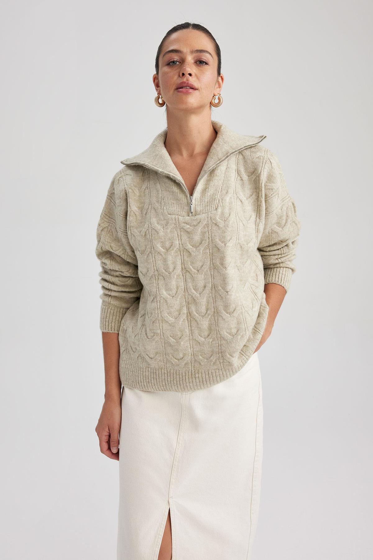 كنزة Defacto لون بيج