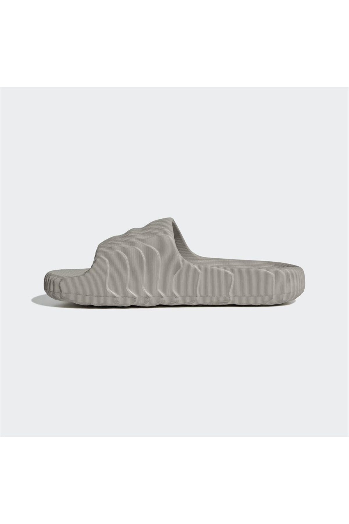 شبشب adidas لون بيج