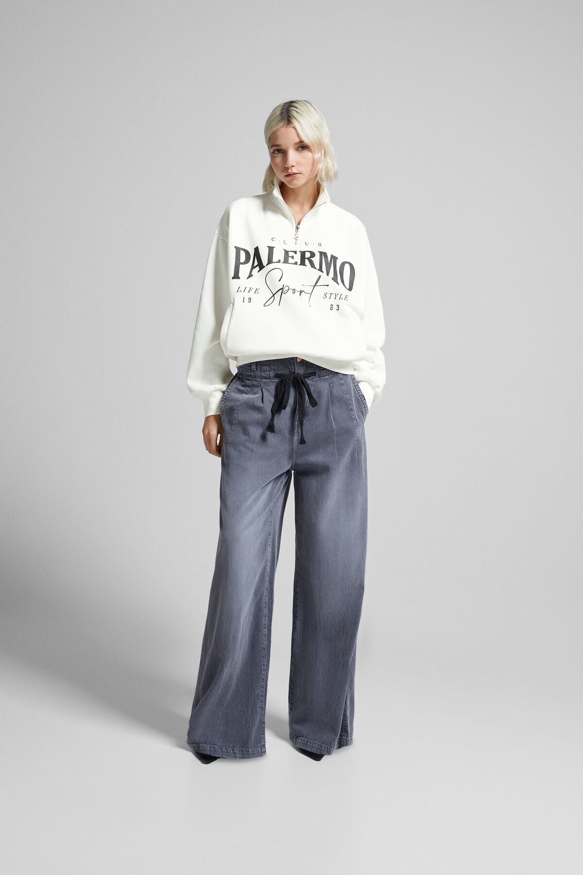 هودي Bershka لون أحمر