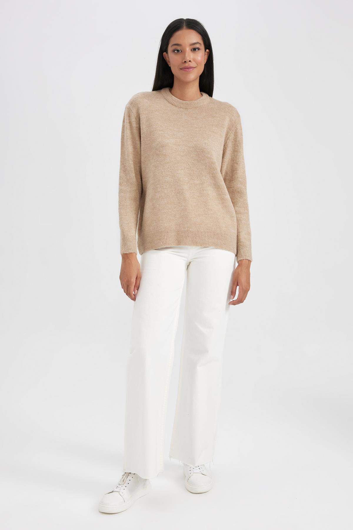 كنزة Defacto لون بيج فاتح