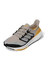 حذاء الجري adidas لون غني بالألوان
