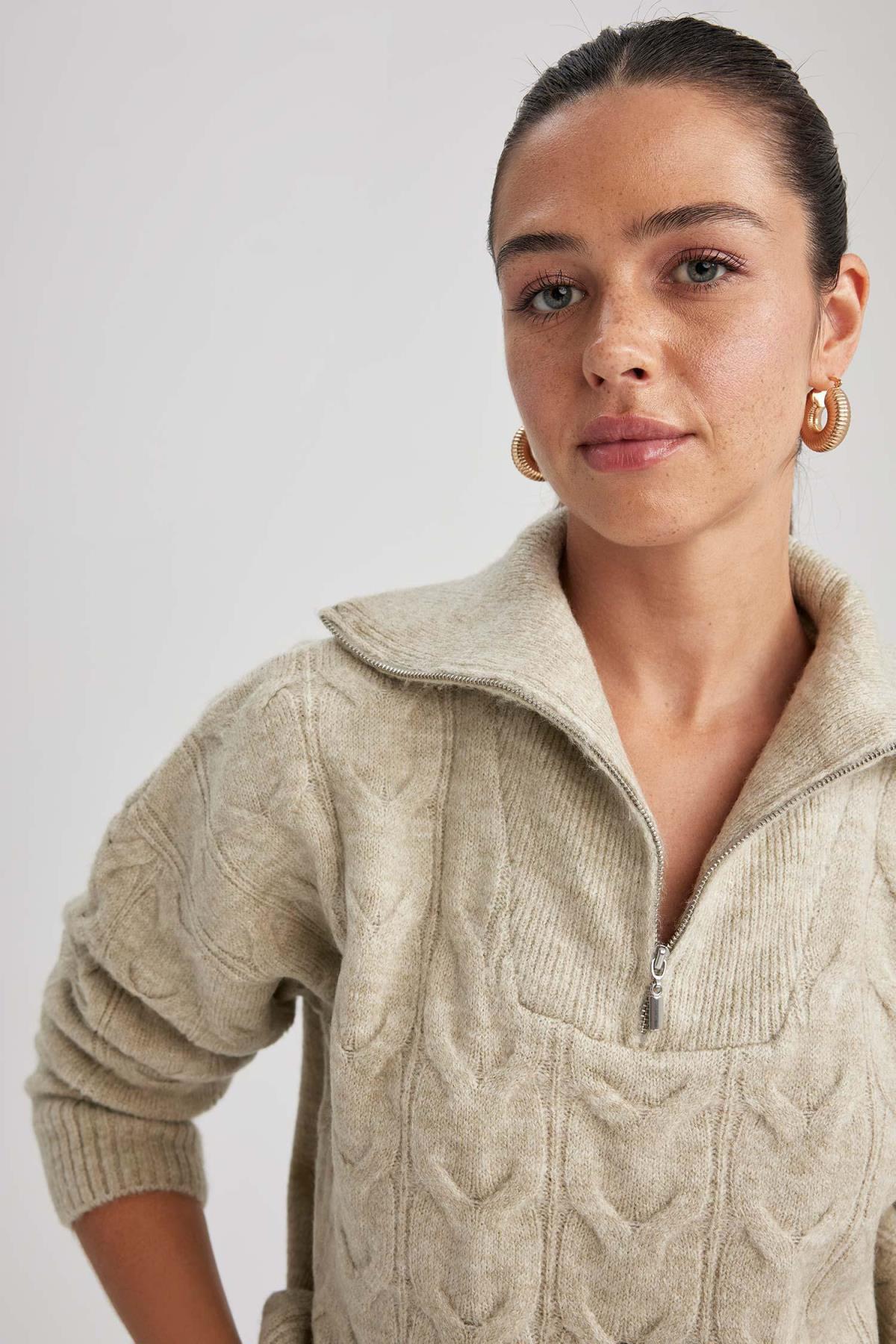 كنزة Defacto لون بيج