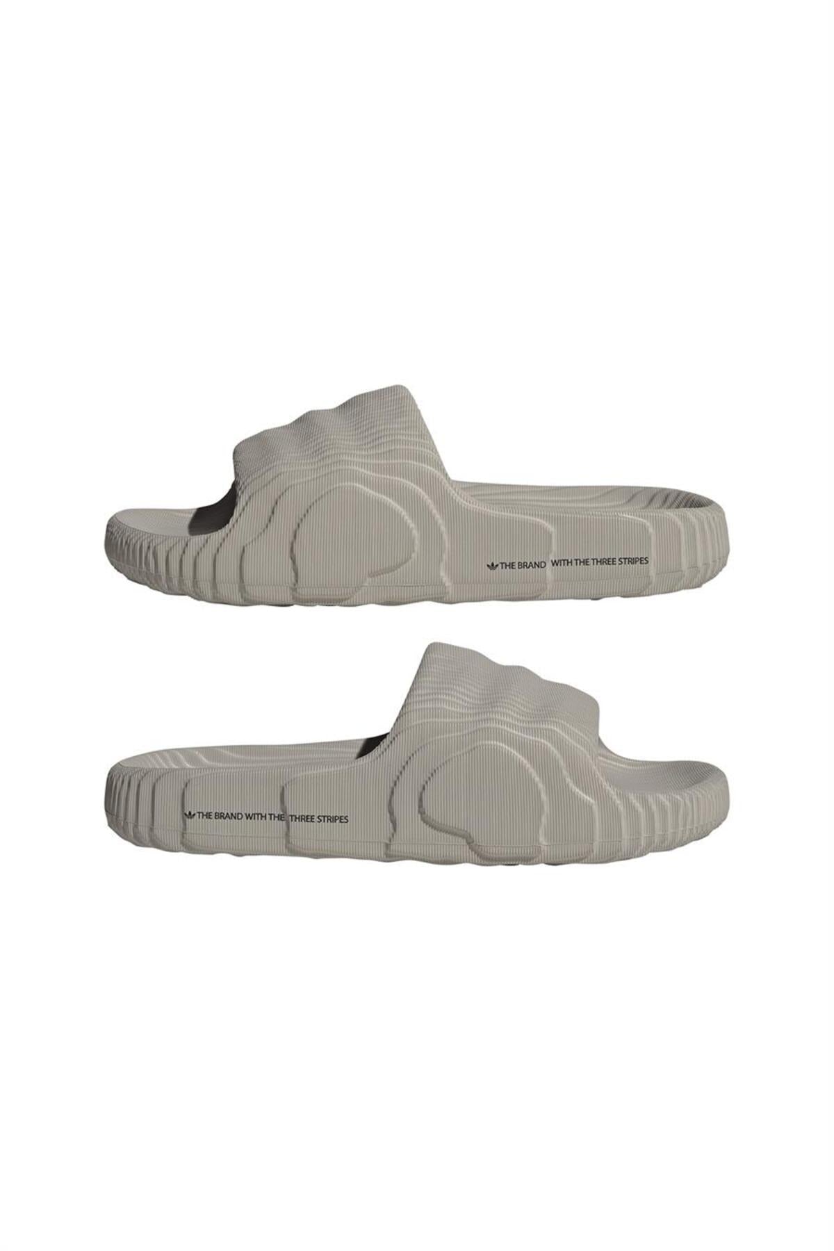 شبشب adidas لون بني