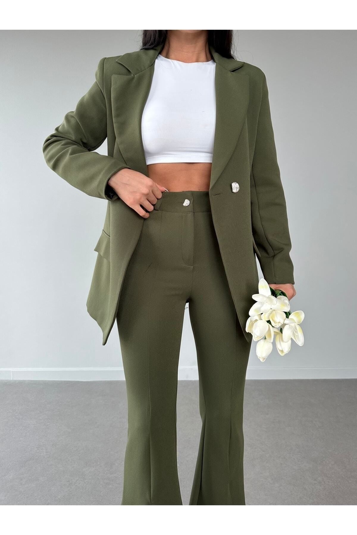 بدلة Female Clothing لون كاكي