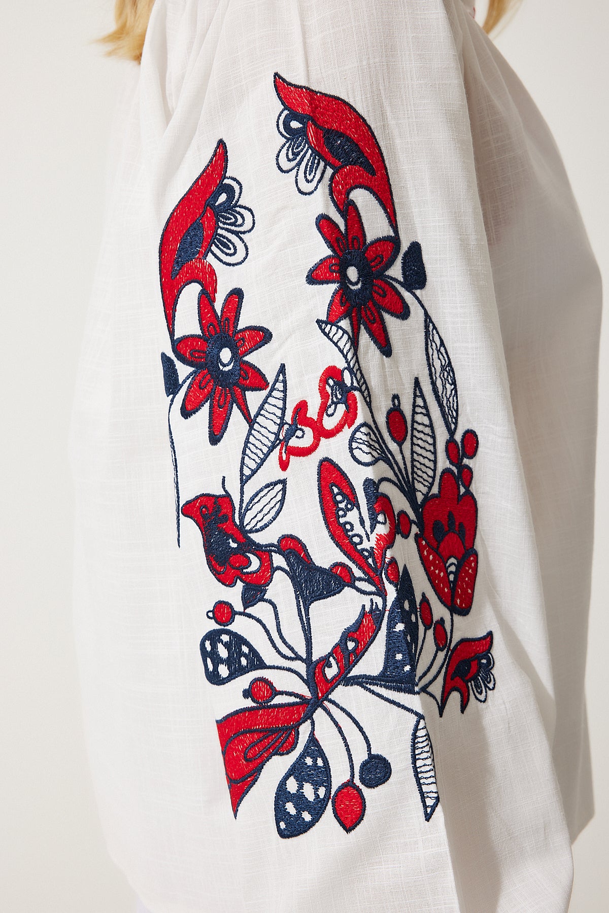 بلوزة Happiness İstanbul لون أبيض