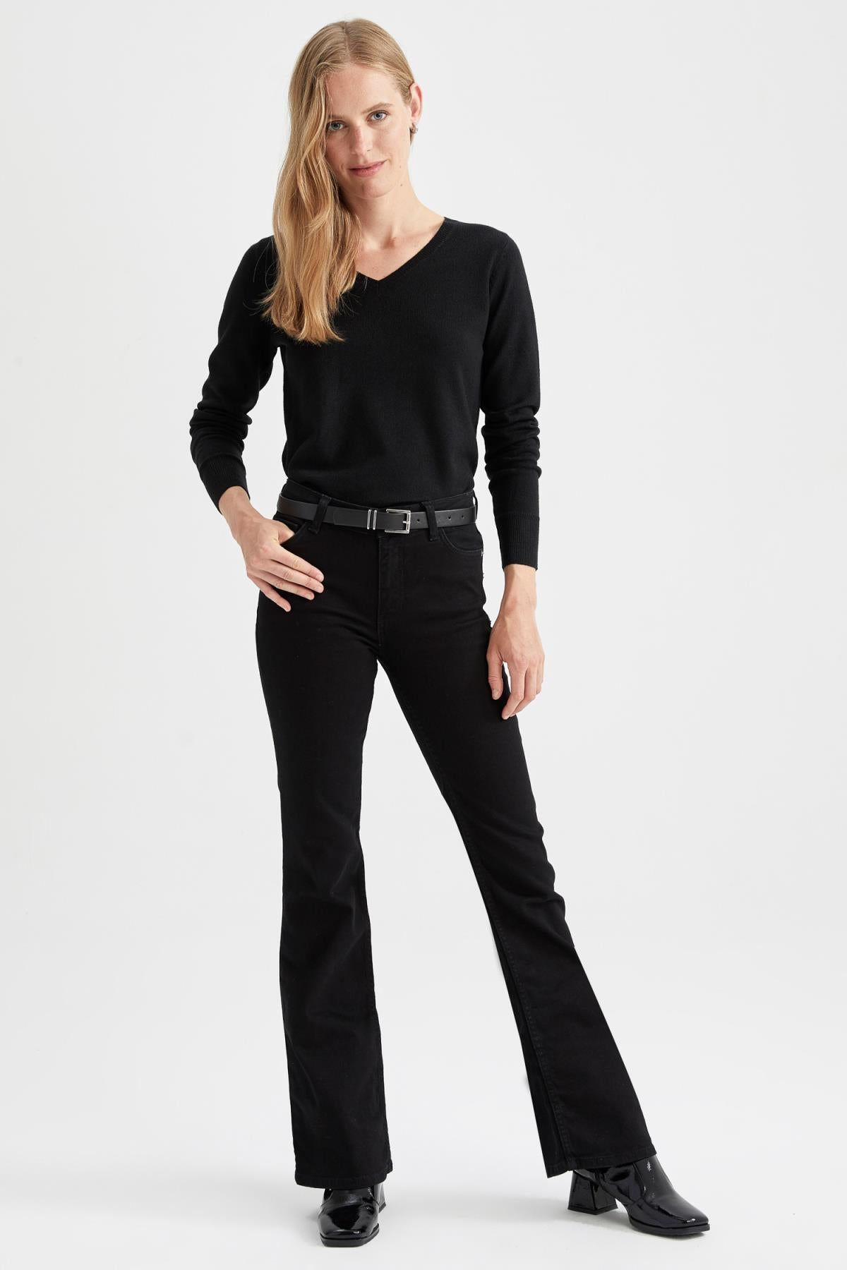 كنزة Defacto لون أسود