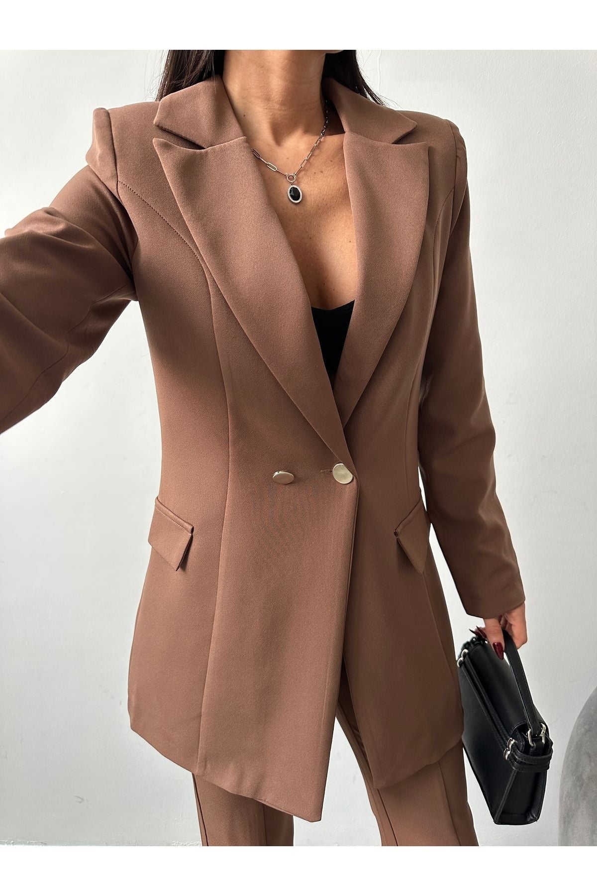 بدلة Female Clothing لون بني