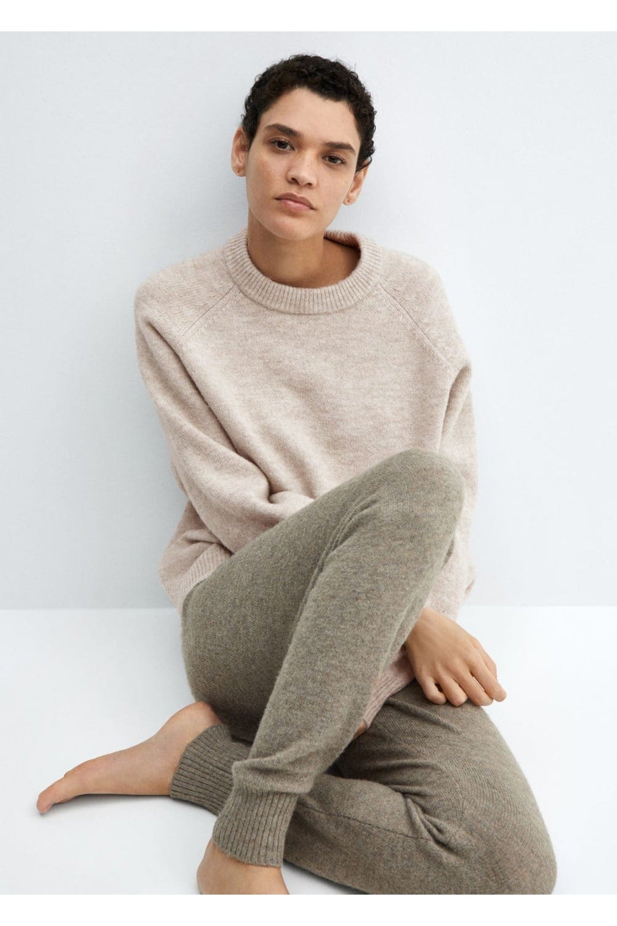 كنزة MANGO لون بيج