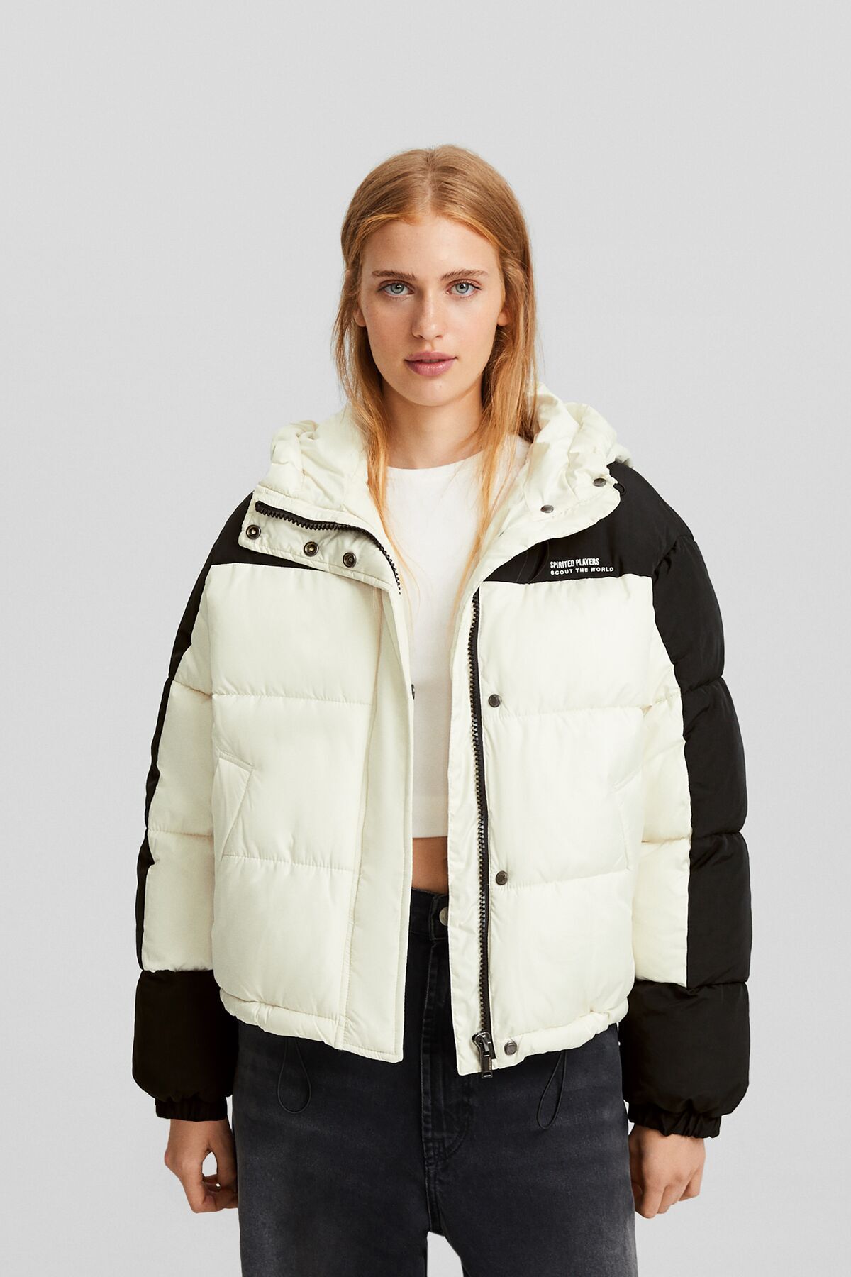 جاكيت Bershka لون بيج