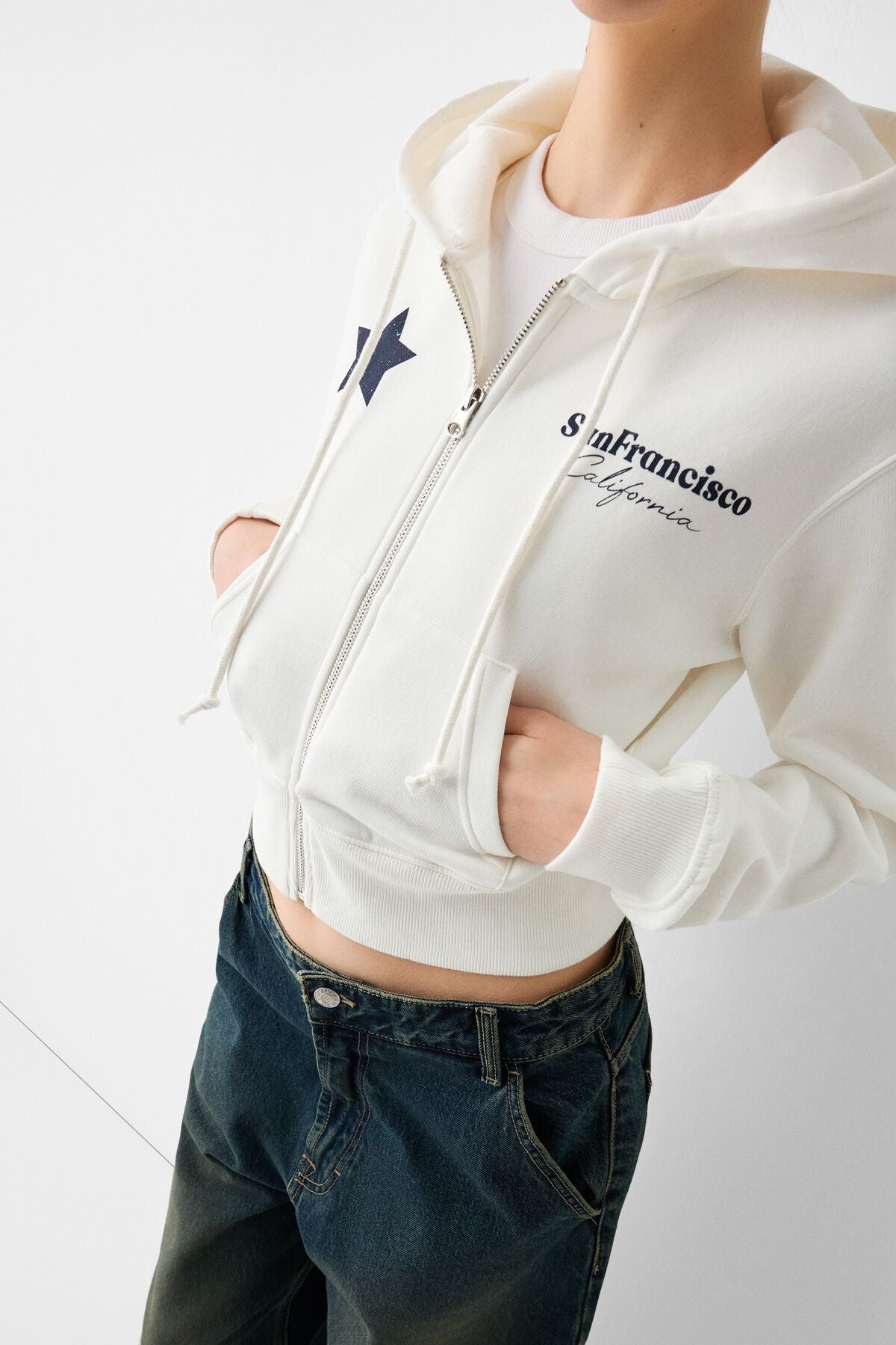 هودي Bershka لون أحمر