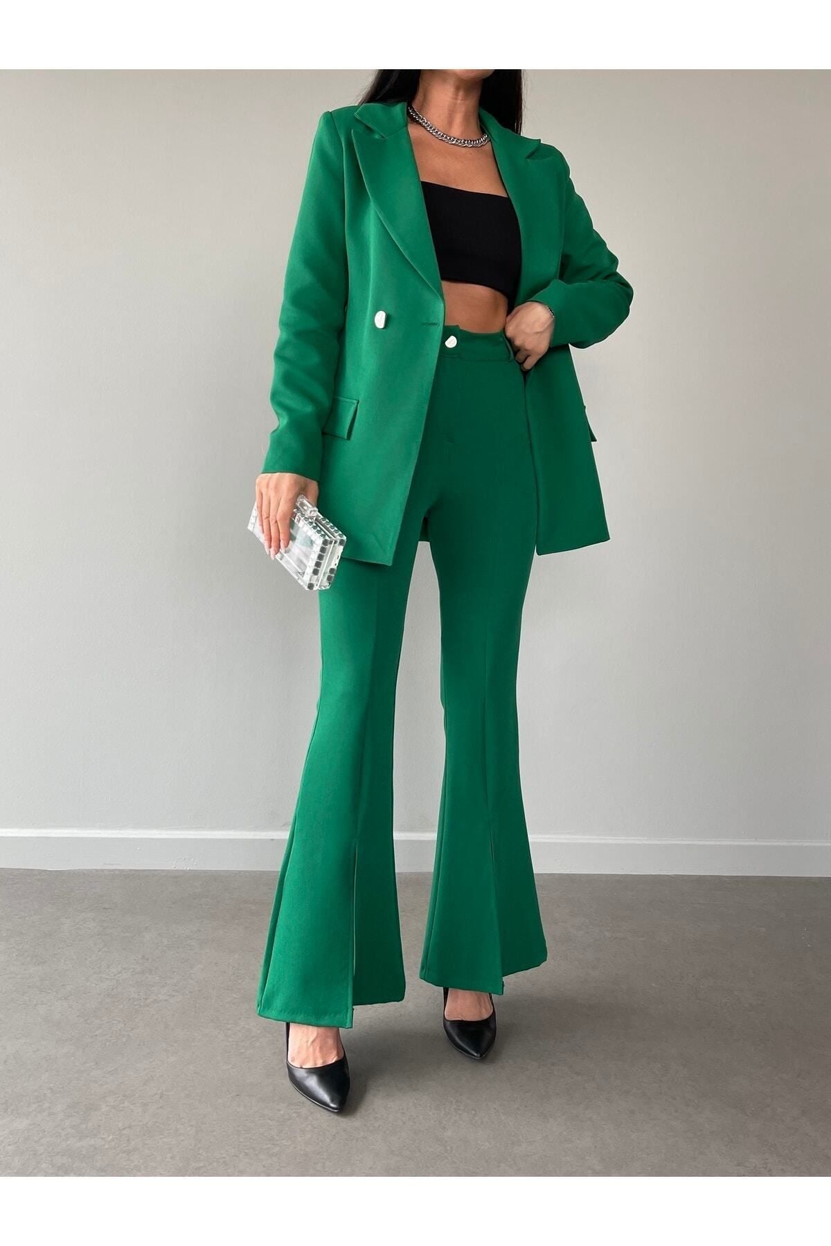 بدلة Female Clothing لون أخضر