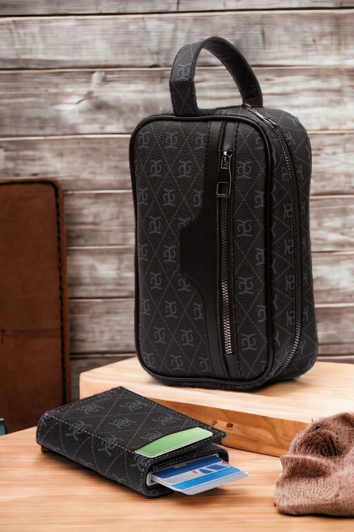 حقيبة يد Newish لون أسود