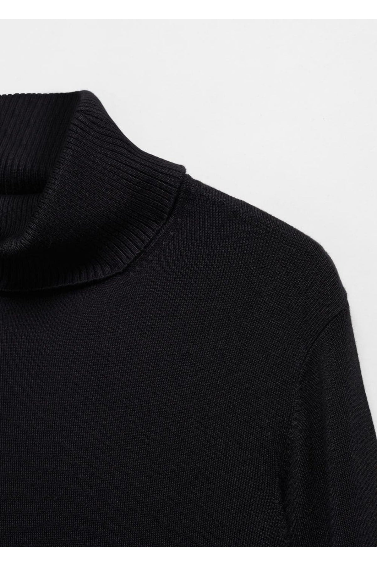 كنزة MANGO لون أسود