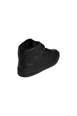حذاء كرة السلة adidas لون أسود