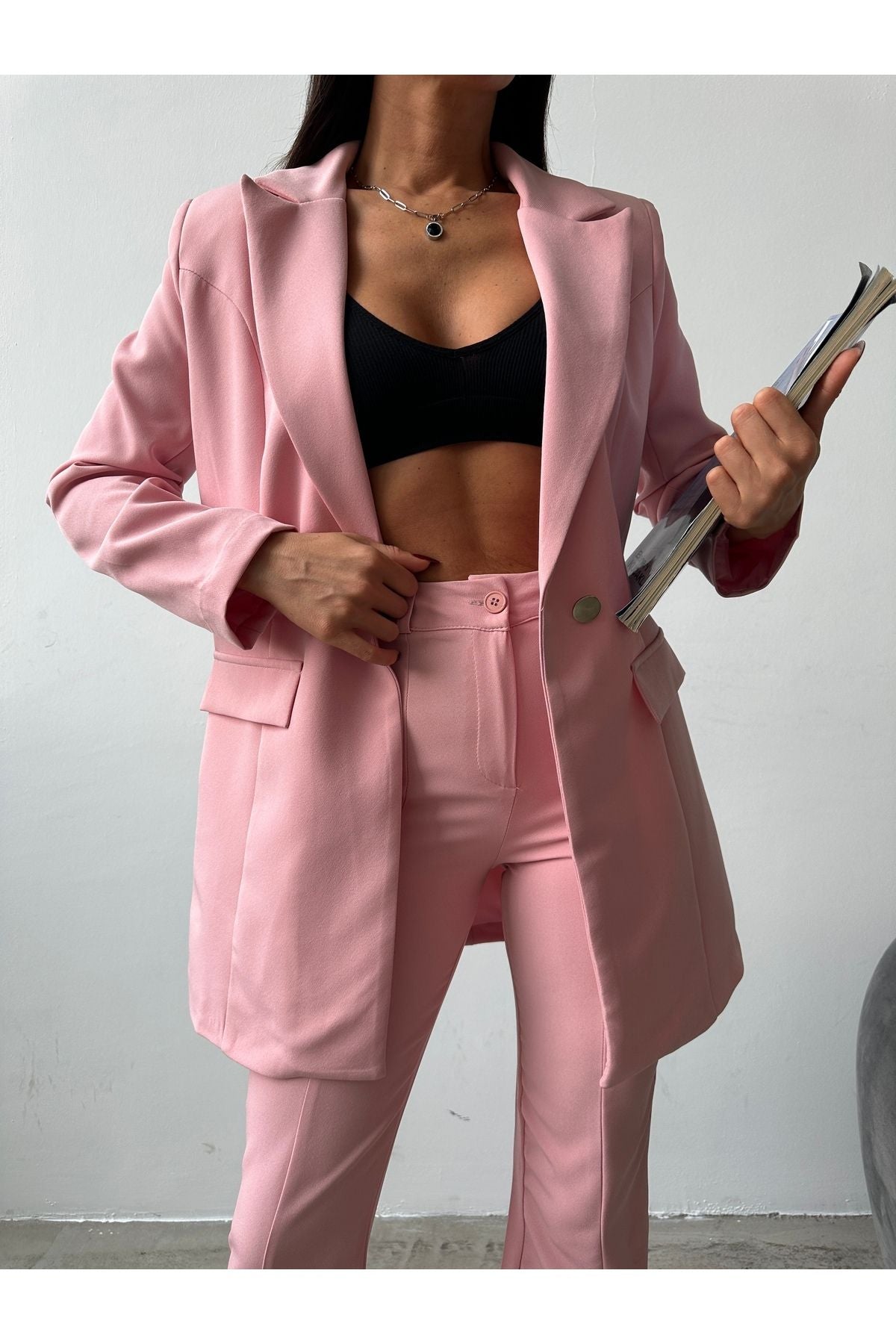 بدلة Female Clothing لون زهري