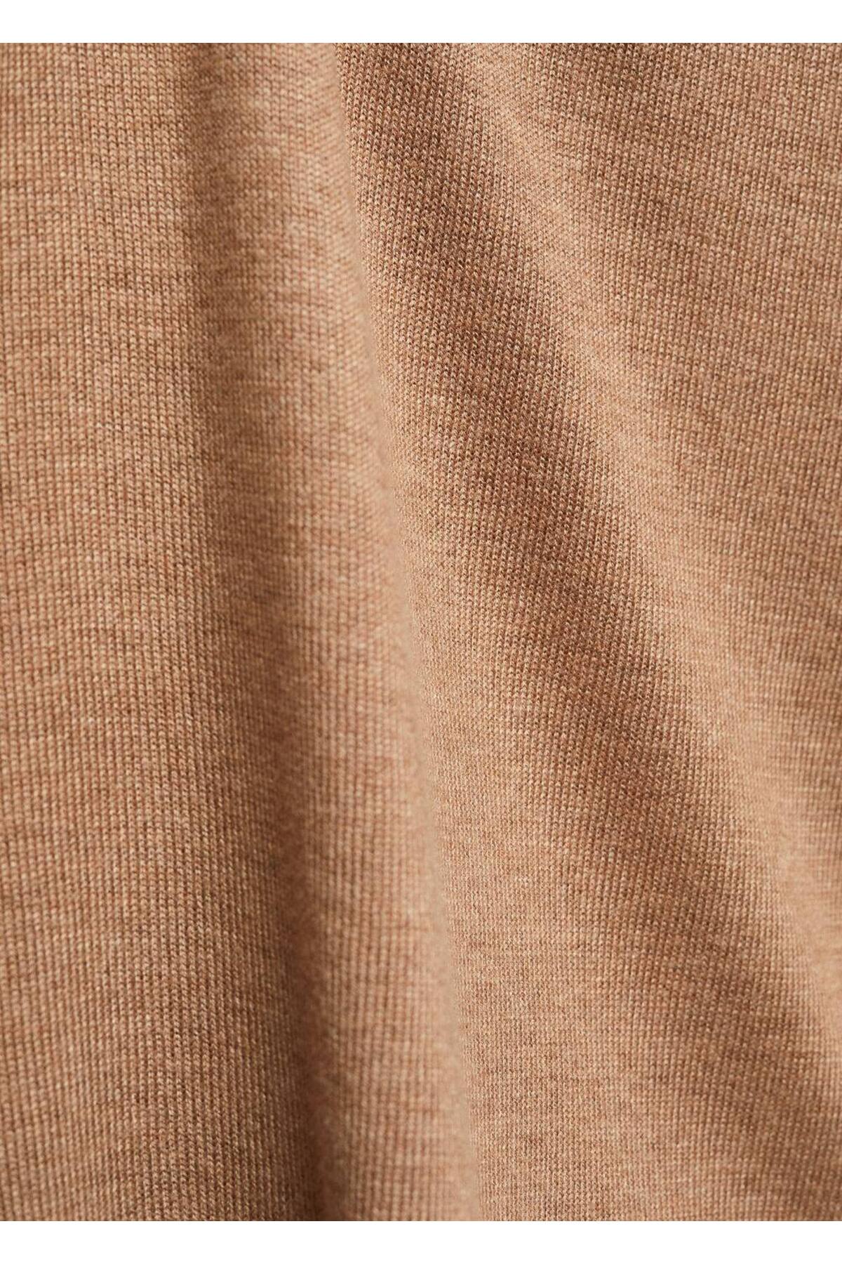 كنزة MANGO لون بني