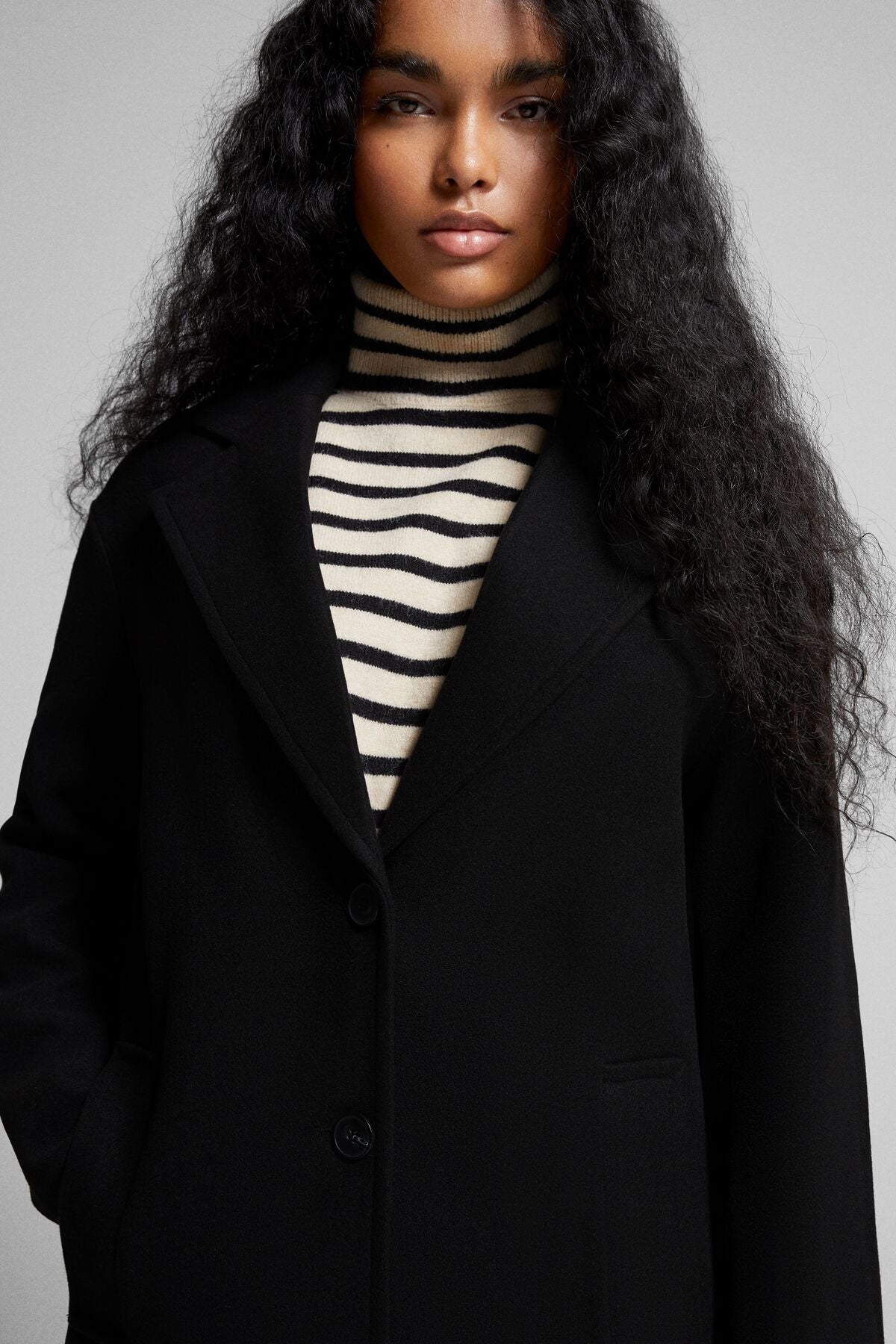 جاكيت Bershka لون أسود