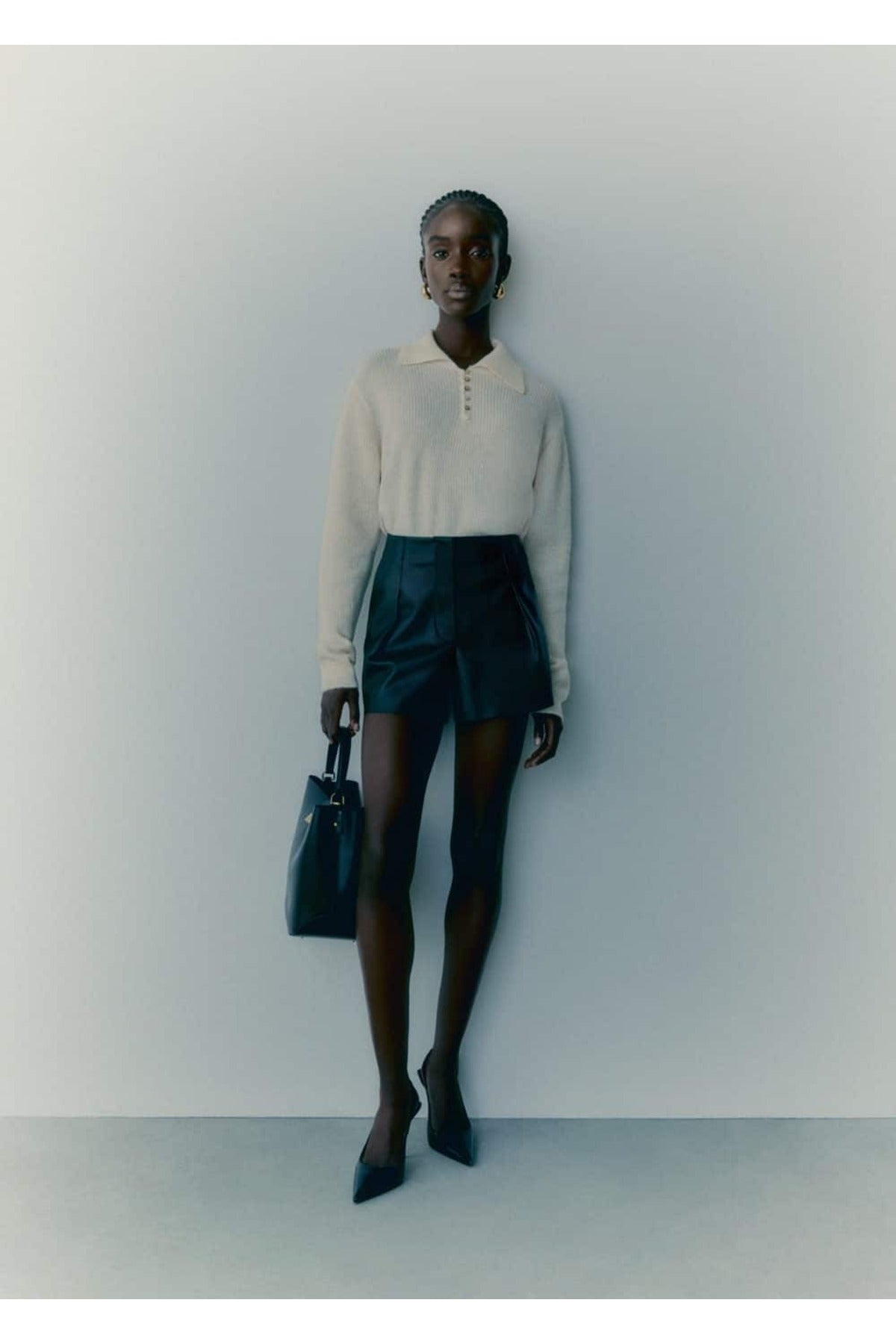 كنزة MANGO لون بيج فاتح