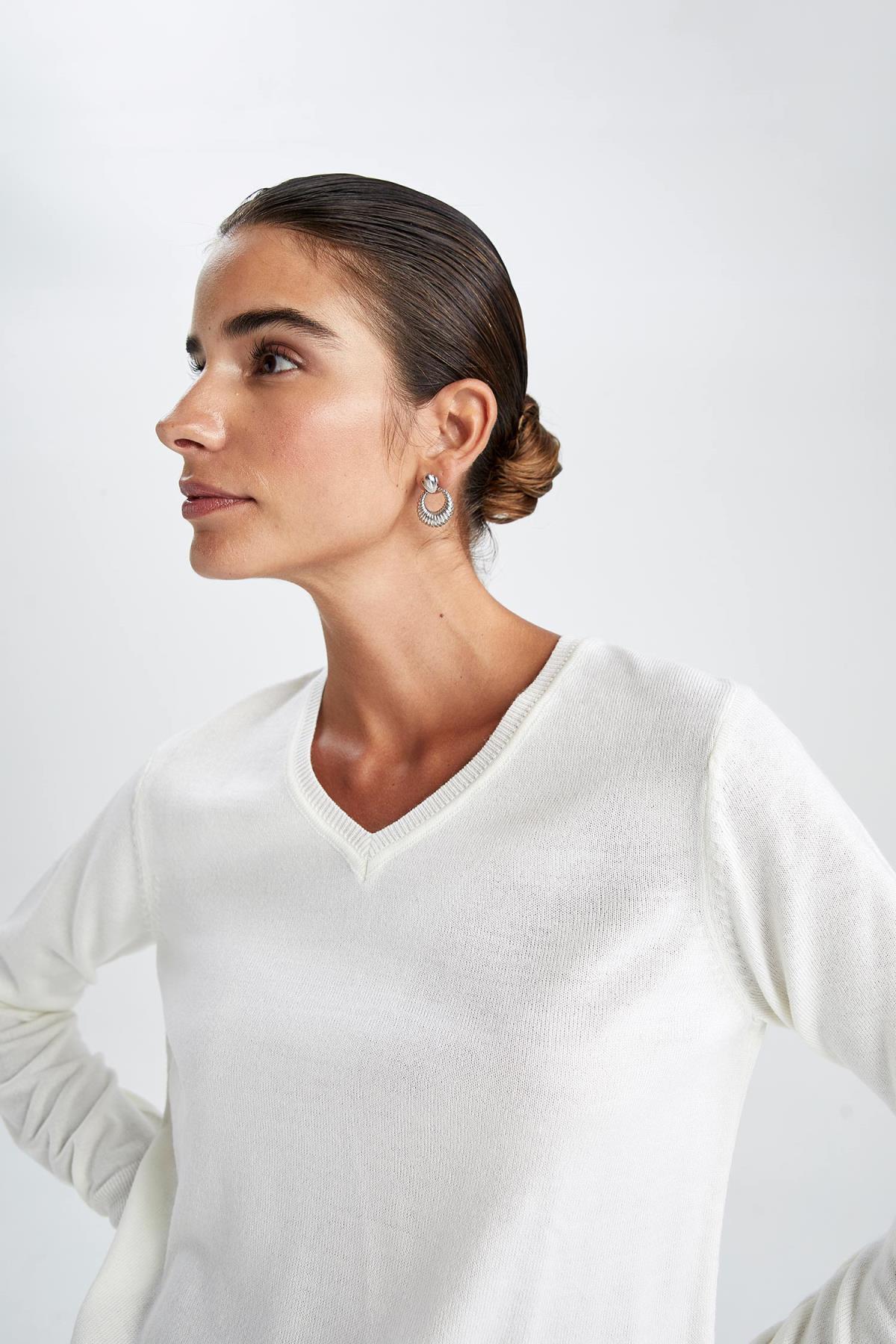 كنزة Defacto لون بيج فاتح