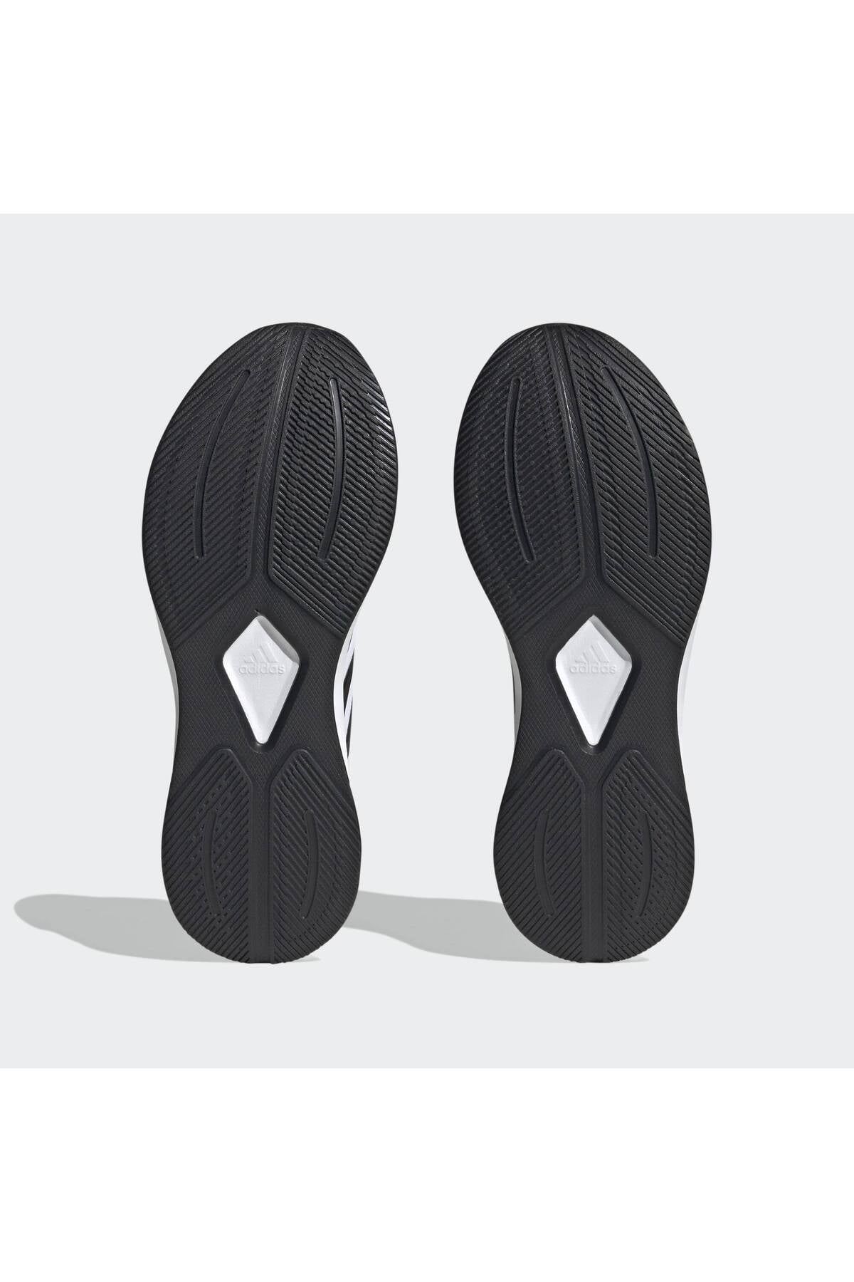 حذاء الجري adidas لون أبيض