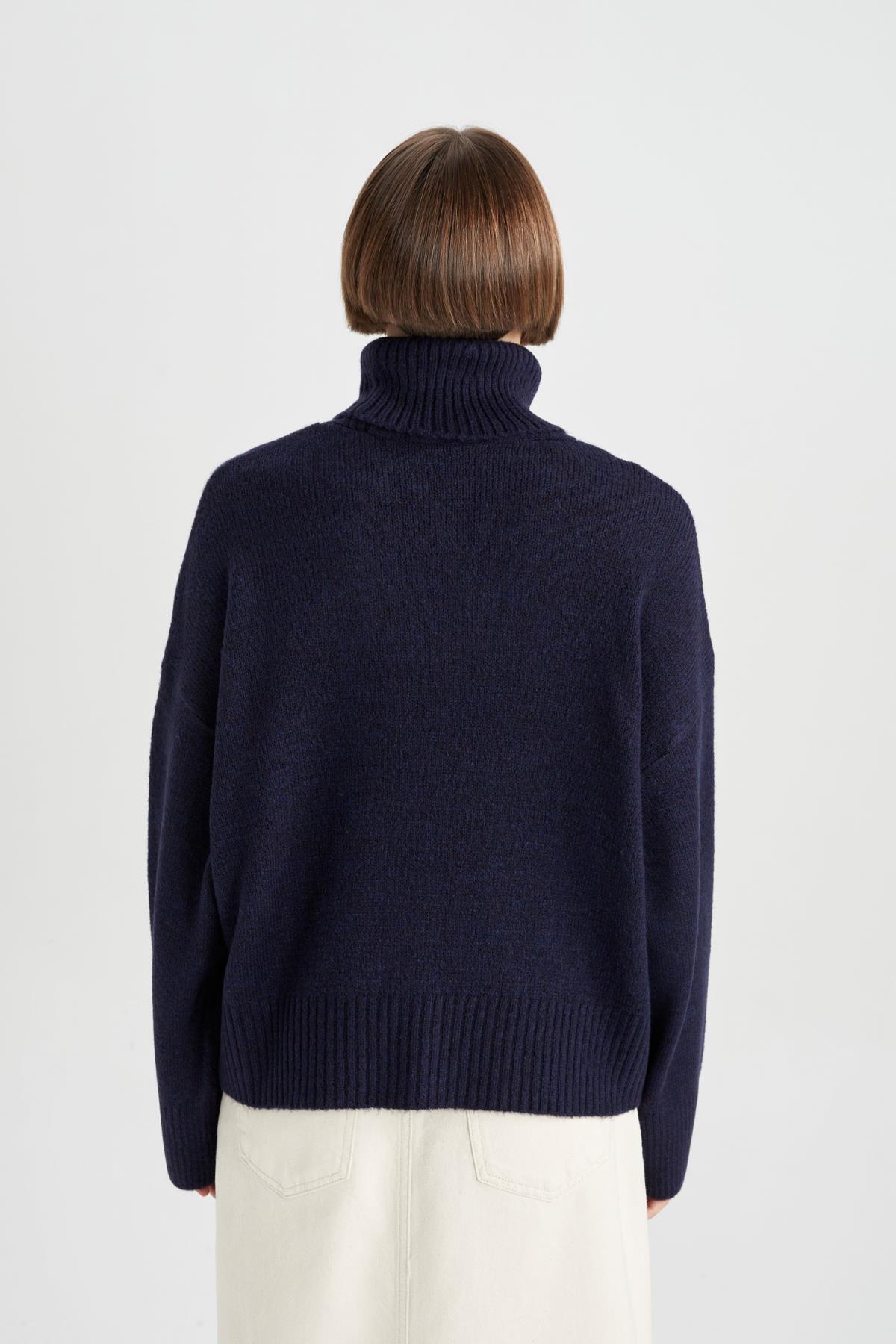 كنزة Defacto لون أزرق غامق