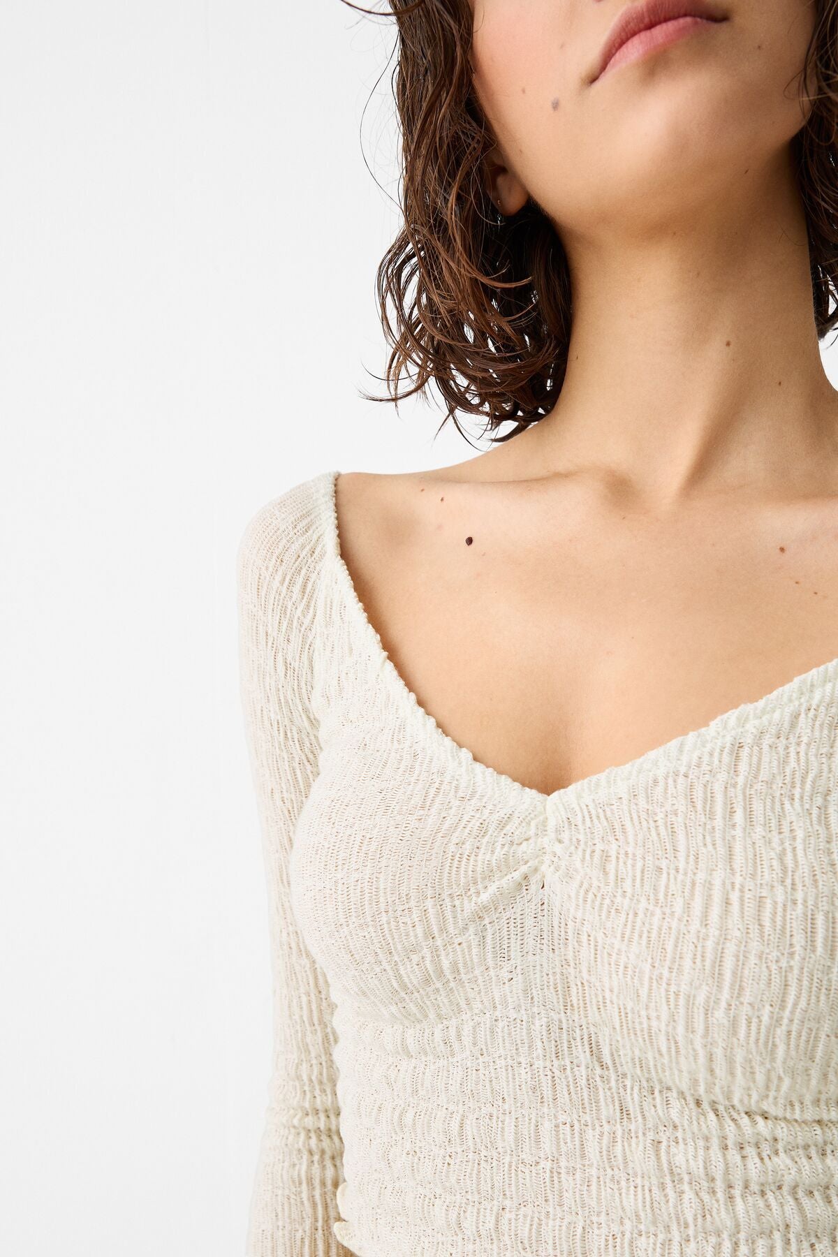 كنزة Bershka لون بيج
