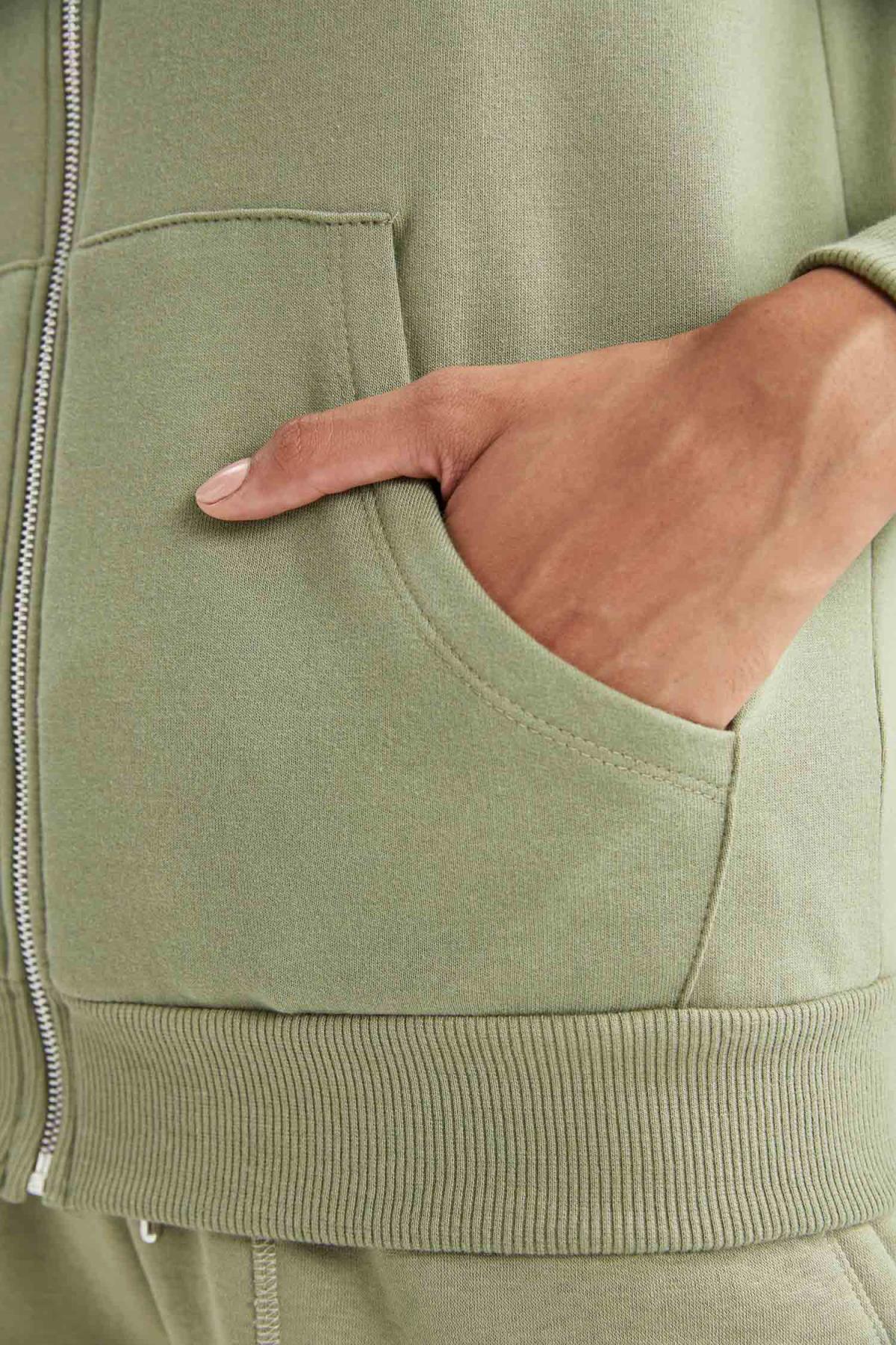 جاكيت خفيف Defacto لون كاكي