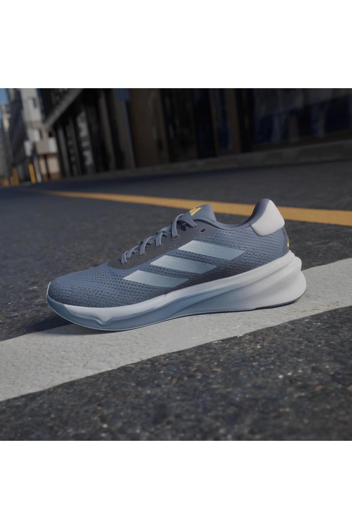 حذاء الجري adidas لون أزرق