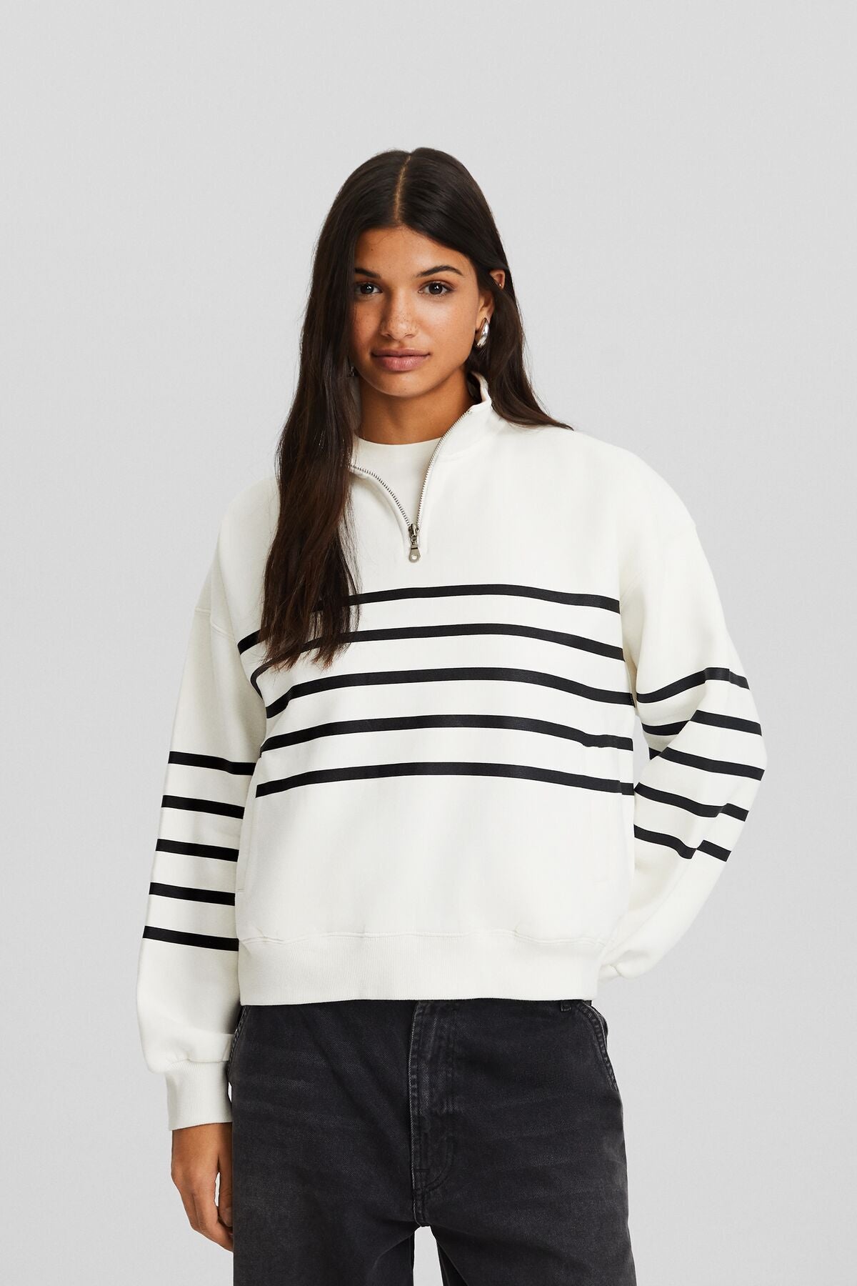 هودي Bershka لون أبيض