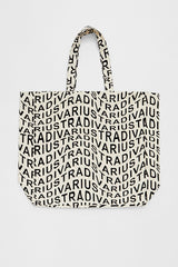 حقيبة كتف Stradivarius لون بيج فاتح