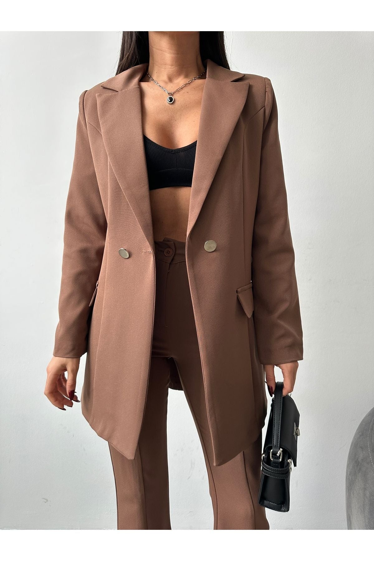 بدلة Female Clothing لون بني