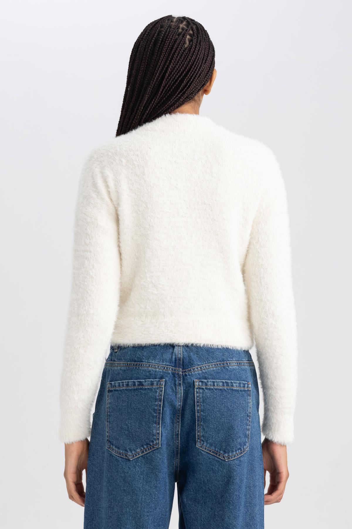 كنزة Defacto لون بيج فاتح