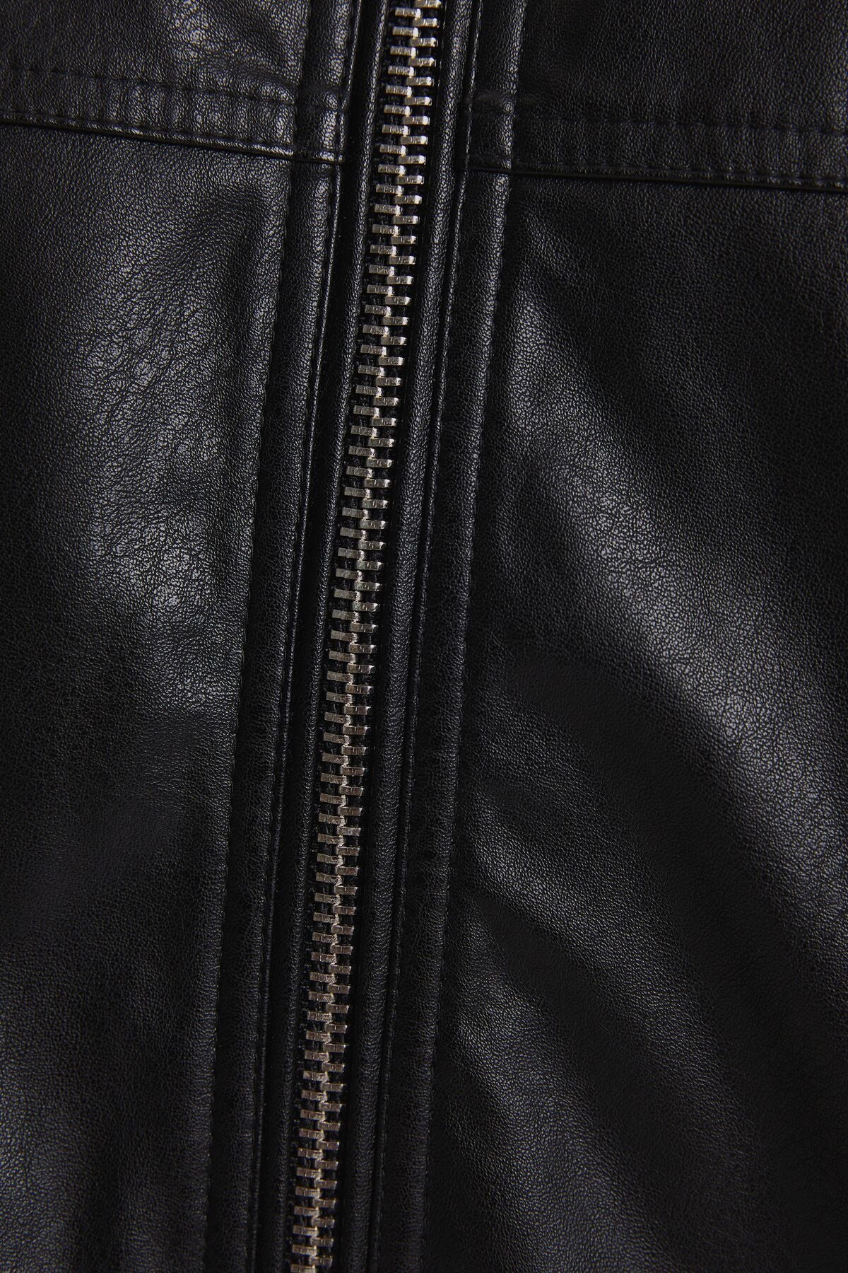 جاكيت Bershka لون أسود