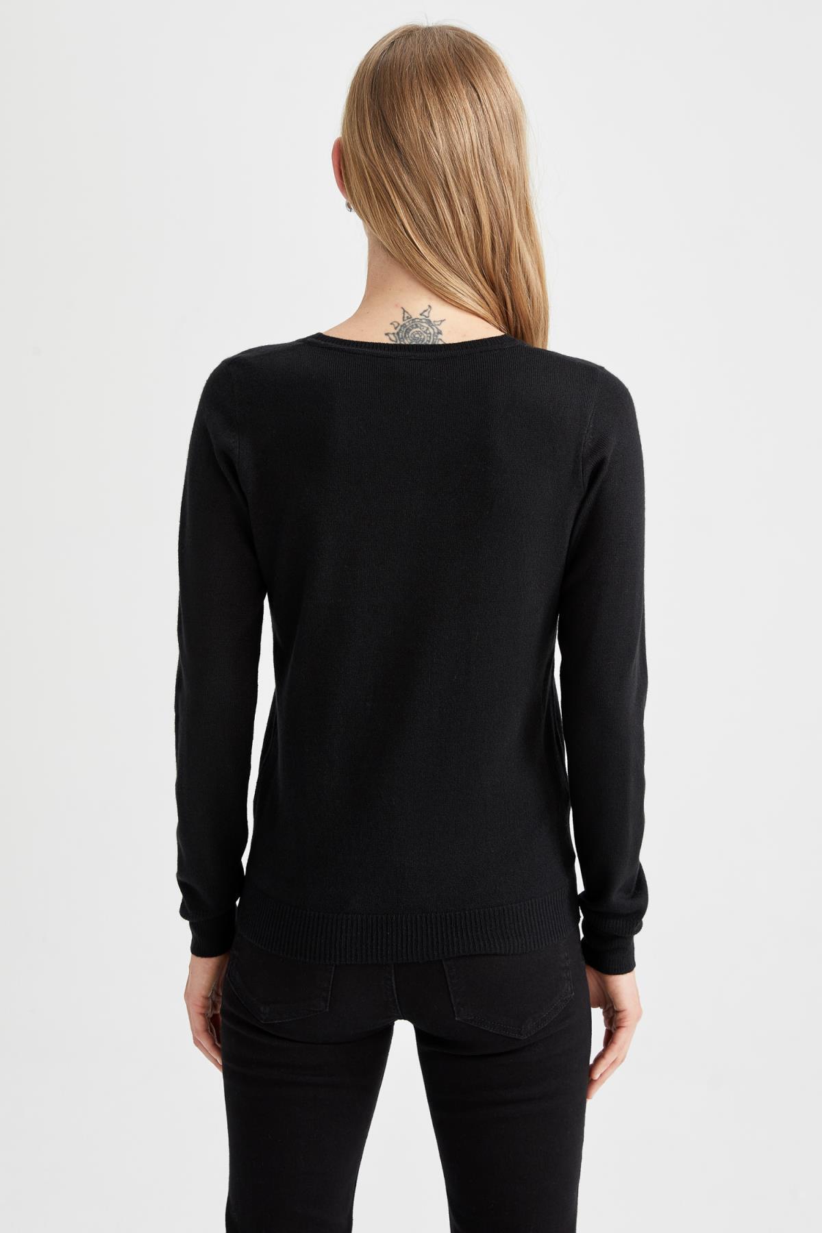 كنزة Defacto لون أسود