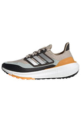 حذاء الجري adidas لون غني بالألوان