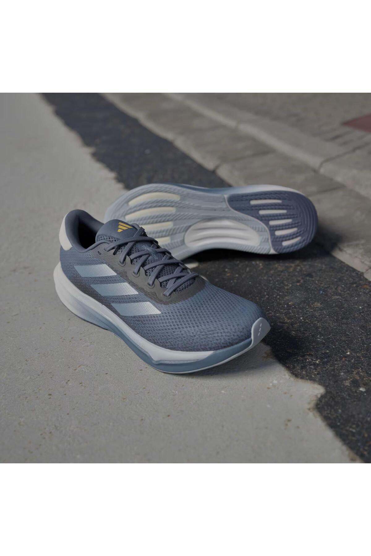 حذاء الجري adidas لون أزرق
