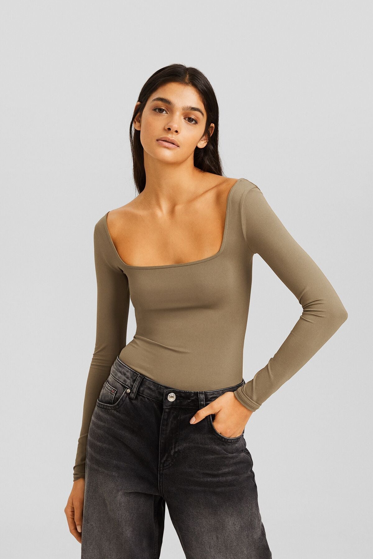 Body Bershka لون كاكي