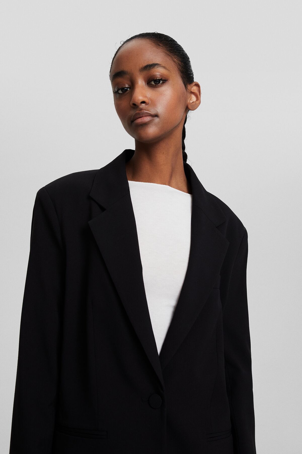 جاكيت Bershka لون أسود